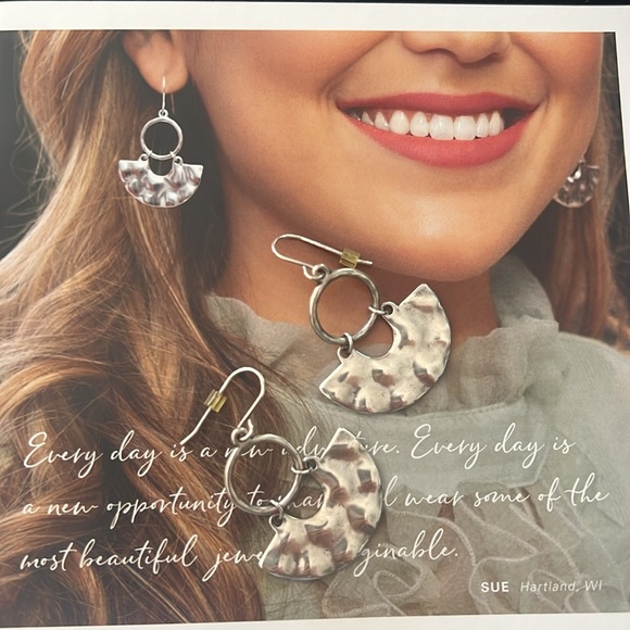 Earrings - Picture 2 of 4